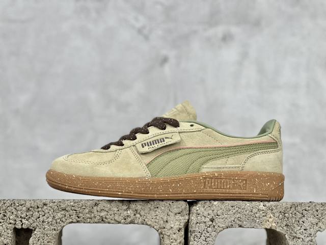 A Puma Palermo Og经典休闲板鞋 彪马 防滑耐磨低帮德训板鞋 孔眼底座和脚趾凸起由绒面革材料制成 支持侧踏时的踏步工作 脚背和侧板采用尼龙网布 即