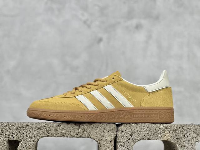 Adidas Handball Spezial 官方正确版本 阿迪达斯经典款 复古休闲板鞋 全鞋采用反毛皮制作 牛筋耐磨大底 承载青春情怀的板鞋 经典三条杠装饰