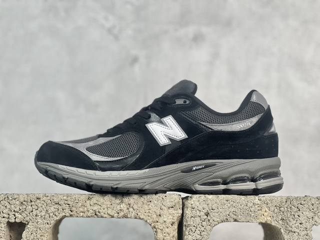 New Balance 2系列 复古休闲跑步鞋 M 2Rr1 #鞋款延续了经典科技，升级版n-Ergy缓震物料机能与材质上脚太舒适了，鞋面的柔软麂皮搭配尼龙网布