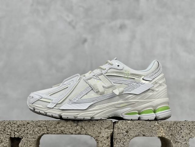 New Balance 1906系列复古老爹风休闲运动慢跑鞋 U1906Ae #采用轻质牛剖革拼接透气网眼衬垫织物鞋面材质 T-Beam大底提供足步弓支撑，保持