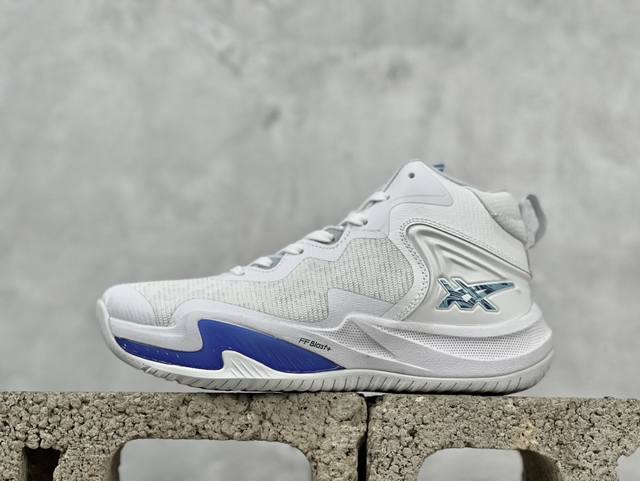 K Asics Nova Surge 3 亚瑟士中帮实战篮球鞋 织物网眼鞋面 下层密布透气孔 热熔材料对鞋头进行加固 共计7组鞋带孔 前4对鞋带孔添加tu材质加