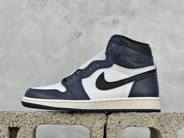 Air Jordan 1 High Og Fs11 Midnight Navy Aj1 乔1午夜海军蓝 Dz5485-401 配色采用午夜海军蓝、黑色、白色和水