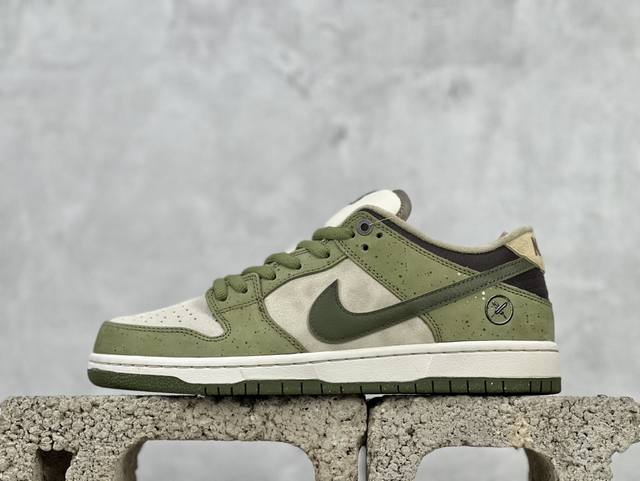Yuto Horigome X Nk Sb Dunk 联名款2.0 低帮休闲板鞋 Hf8022- #联名款采用 Greens 和 Tans 配色方案。由绒面革和