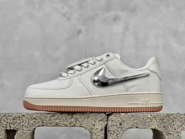 Travis Scott X Nk Air Force 1 Ts联名换钩空军一号 双方真正意义上的第一次合作便是这双aff100企划下的af1这双鞋由travi