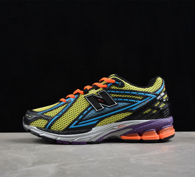 New Balance 1906系列复古老爹风休闲运动慢跑鞋 M1906Rds #采用轻质牛剖革拼接透气网眼衬垫织物鞋面材质 T-Beam大底提供足步弓支撑，保