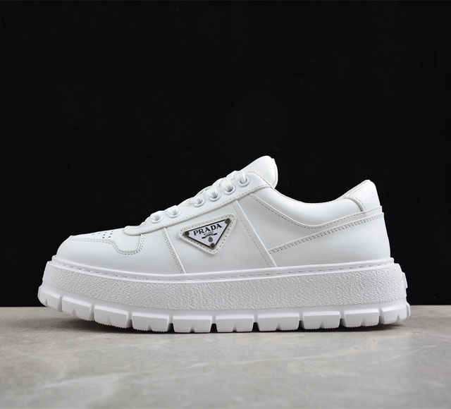 Prada 普拉达 2025Ss 厚底徽标系带运动休闲男鞋系列 全牛皮打造 属于奢侈品鞋型全鞋打版开发 鞋底单独开模订制鞋垫部分区别常规板鞋款式 采用针车走线双