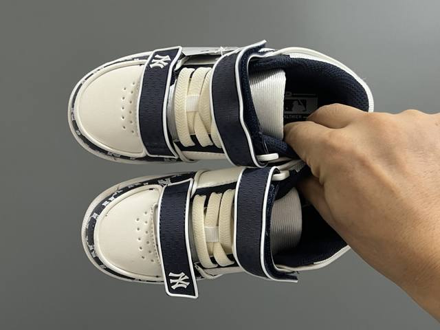 Ml家新款时髦复古儿童魔术贴运动鞋 Size：26-37.5 超级有学生感的Mlb系列 优质皮料，质感满满 魔术贴松紧带设计，穿脱超方便 耐磨防滑大底，脚感超赞