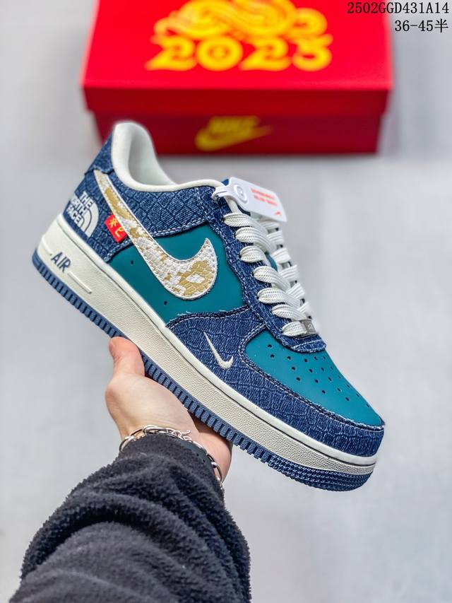 耐克Nike Air Force 1 Low 空军一号 Af1 蛇年北面限定版，蛇皮纹防水高定。低帮百搭休闲运动板鞋。柔软、弹性十足的缓震性能和出色的中底设计，