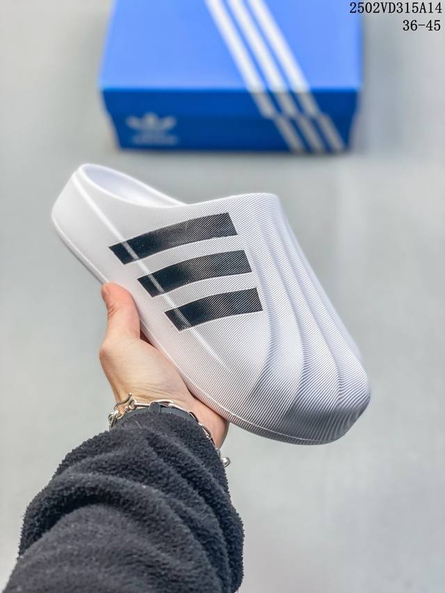 Adidas Originals 此款以简约大方的造型设计，给人以随性休闲的时尚格调，穿着舒适轻便，运动灵活自如，满足日常个性穿搭。 尺码：36-45 编码：0