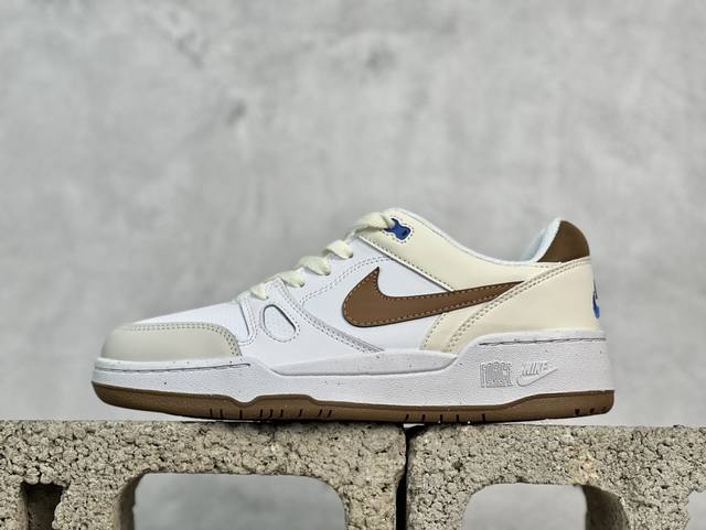 放店私 Nike Full Force Low 时尚复古运动板鞋，复古气质爆棚！近年来复古风的兴起，众多品牌纷纷推出自己的全新鞋款，势必要拿下口味极刁的球鞋爱好