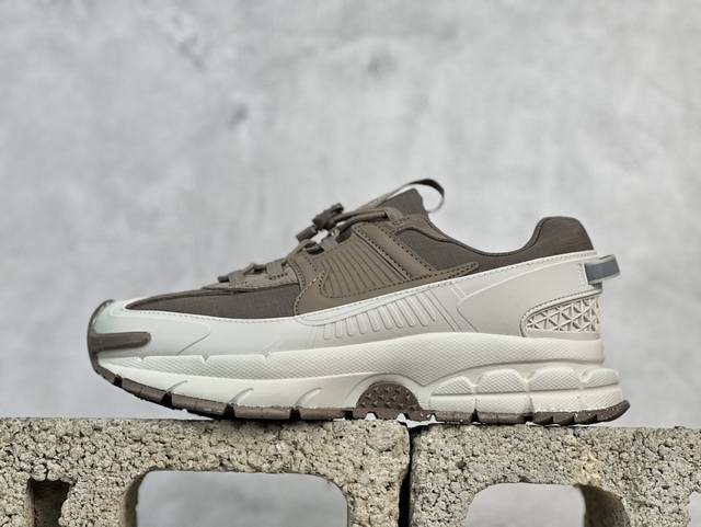 放店私 Nike Zoom Vomero Roam 5 Roam 复古五代休闲运动慢跑鞋 简洁设计 功能性强 防水防撕裂鞋面 鞋带也改成了束绳设计 上脚机能风拉