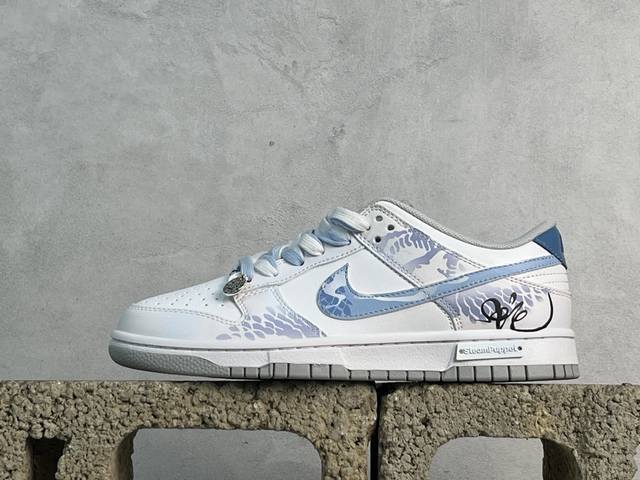 放店私 Nk Dunk Low 系列蛇年限定青花瓷 原厂刀模 原楦头 原纸板 打造纯正公司货鞋型 原厂头层皮打造 鞋型、用料 目前市场标杆水准 独家私模定制限定