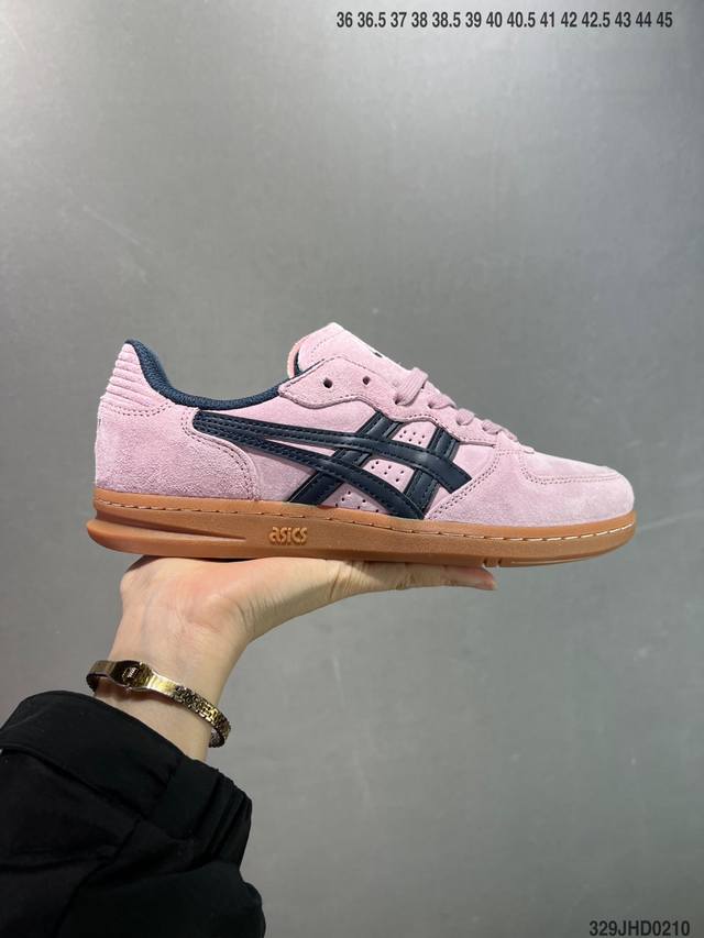 Hay X Asics Skyhand Og 复古板鞋 Asics 亚瑟士 是日本实业家鬼家喜八郎创立的跑鞋运动品牌，名字想法源自著名的拉丁谚语“Animasa