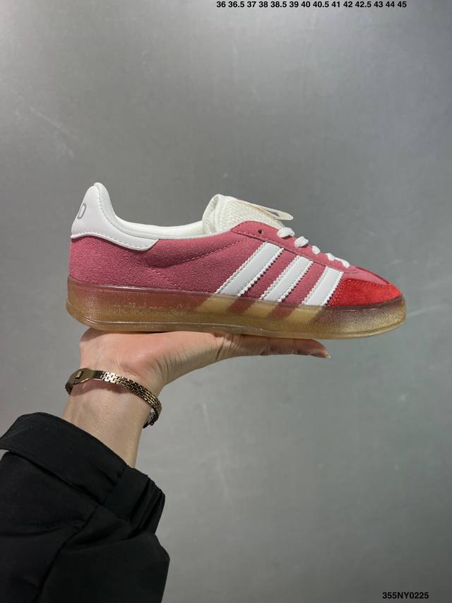 Adidas Originals Gazelle Indoor 三叶草休闲防滑耐磨低帮板鞋 鞋头出色设计 塑就出众贴合感 稳固的后跟贴合足部曲线设计 软弹舒适