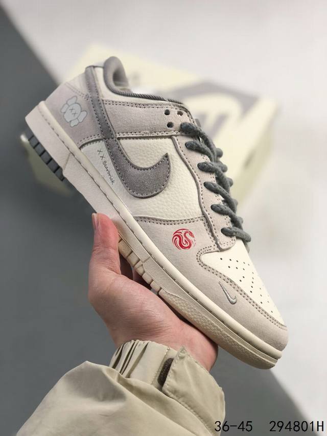 公司级带半码！ 耐克Nike Sb Dunk Low 蛇年 联名款 复古低帮休闲运动滑板板鞋。采用脚感柔软舒适Zoomair气垫，有效吸收滑板等极限运动在落地时
