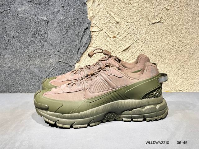 新品上市实拍 耐克Nike Zoom Vomero Roam 5 Roam 复古跑五代休闲运动慢跑鞋 简洁设计 功能性强 防水防撕裂鞋面 鞋带也改成了束绳设计
