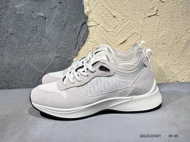 新品上市实拍 Dior 迪市面为数不多的“真正原鞋拆解开发”选材耗时就半个多月 进口原厂皮料 无色差细节拉满 敢与Aj大迪奥相媲美，由意大利工坊匠心打造，黄俊捷