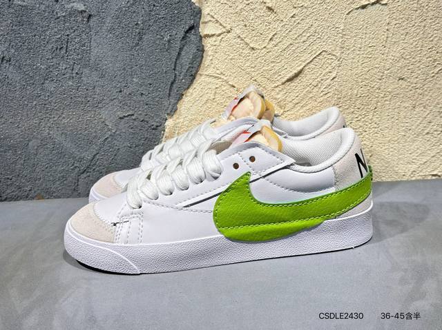 耐克 Nk Blazer Low 77 Se Nn复古经典开拓者 颇具辨识度的Nike Blazer Mid配色，将于今年回归登场，Swoosh配色填充，鞋款简