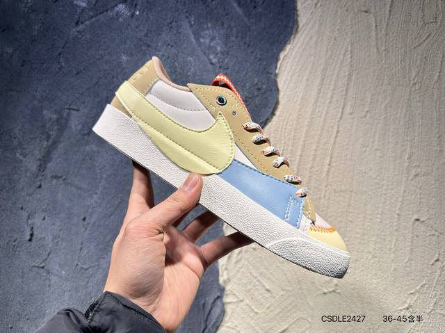耐克 Nk Blazer Low 77 Se Nn复古经典开拓者 颇具辨识度的Nike Blazer Mid配色，将于今年回归登场，Swoosh配色填充，鞋款简
