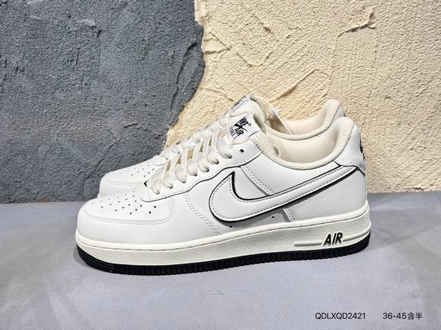 耐克 Nike Air Force 1 '07空军一号 百搭休闲运动板鞋。柔软、弹性十足的缓震性能和出色的中底设计，横跨复古与现代的外型结合，造就出风靡全球三十