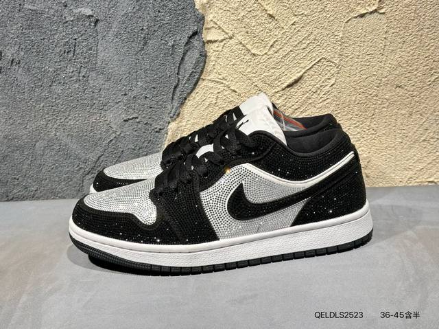 新品上市实拍 Air Jordan 1 Low 低帮 蓝柠檬 Aj1 乔丹1代 Aj1 乔1 低邦 蓝黄拼接 乔丹篮球鞋系列 鞋身采用蓝色皮革勾勒轮廓，明黄色注
