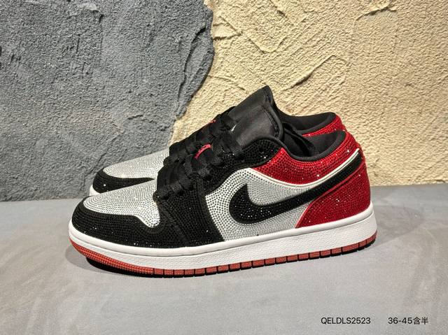 新品上市实拍 Air Jordan 1 Low 低帮 蓝柠檬 Aj1 乔丹1代 Aj1 乔1 低邦 蓝黄拼接 乔丹篮球鞋系列 鞋身采用蓝色皮革勾勒轮廓，明黄色注
