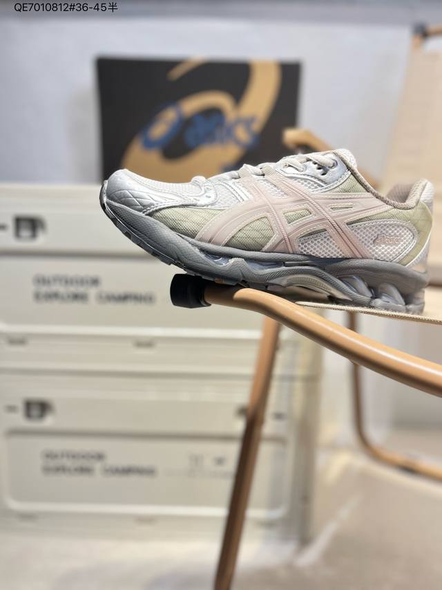 Asics Gel-Nimbus 10.1亚瑟士经典跑鞋 如今机能风和户外风吹得正劲，便是主打“Urban Outdoor机能越野风格”，城市和户外场景都能轻松