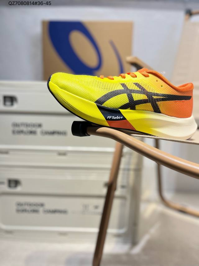 Asics Metaspeed Sky亚瑟士经典跑鞋 如今机能风户外风吹得正劲，便是主打“Urban Outdoor机能越野风格”，城市和户外场景都能轻松应对。