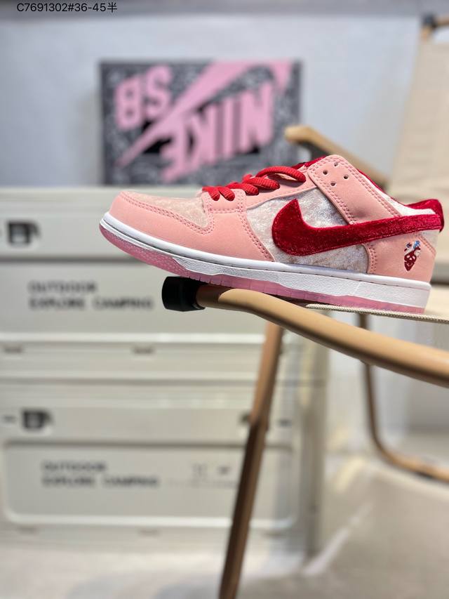 耐克Nike Dunk Low “腰果花”板鞋 Sb系列经典百搭休闲运动板鞋加厚鞋舌的填充，使舒适性大大提升，同时也更方便穿脱中底部分则加入了脚感柔软舒适Zoo