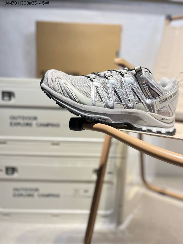 Salomon Xa Pro 3D 萨洛蒙户外越野跑鞋 #鞋面采用Sensifit贴合技术 全方位贴合包裹脚型 鞋跟部鞋底牵引设计 提供强大的抓地性能 更适应野