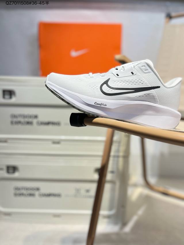 Nike Quest 6极速6代网面透气 时尚休闲跑步鞋 简约高科技设计采用多层材料，为双足带来凉爽感受和稳固体验时尚鞋面搭配中足包覆设计，提供稳固贴合感。一层