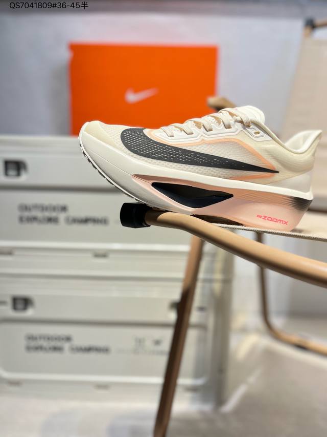 Nk Zoom Fly 6 耐克超弹轻盈跑步鞋 鞋款搭载 Flyknit 材料 打造出众弹性 易于穿脱。采用React技术 轻盈耐穿泡绵打造,铸就出众回弹的顺畅