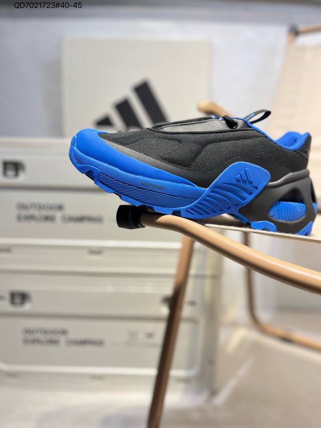 Adidas Edge Runner 时尚舒适防滑耐磨 低帮跑步鞋 简约大方的造型设计 给人以随性休闲的格调 穿着舒适轻便 满足日常个性穿搭 Id3670 Qd