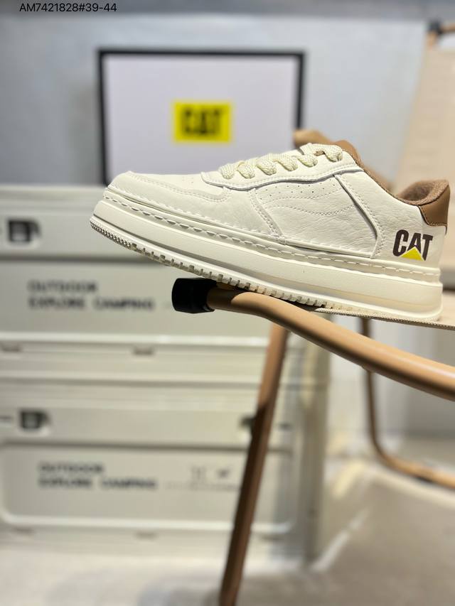 Cat 卡特 硬汉推土机品牌 系列工装休闲鞋 天猫同款 全新出炉 工艺品质 专为高端海淘代购客户准备 鞋面采用头层磨砂牛皮 此款每年销量爆炸20 218 Am7