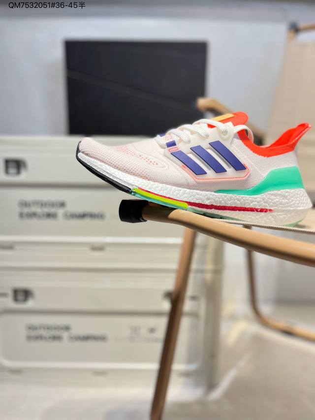 福利特价 公司级真爆冰点价格阿迪达斯Adidas Ultraboost Dna Ub21全掌爆米花休闲运动跑鞋。采用网材搭配反光皮革鞋面，配上Stretchwe