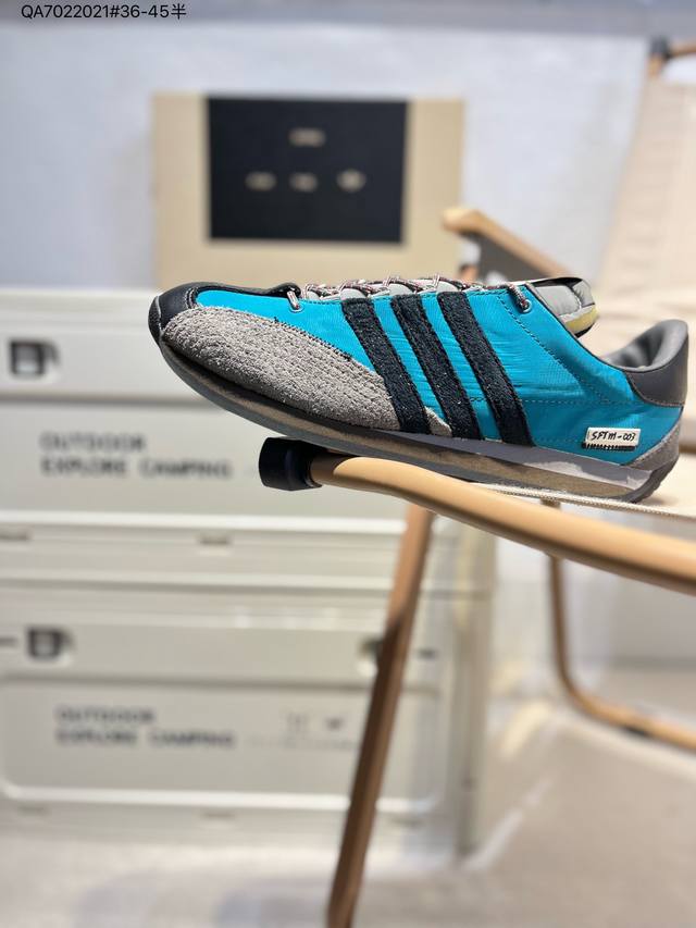 版本特价 Adidas Originals Country Low Og 复古单品今年崛起的复古款球鞋基本都围绕在Adidas Samba、Gazelle这些室
