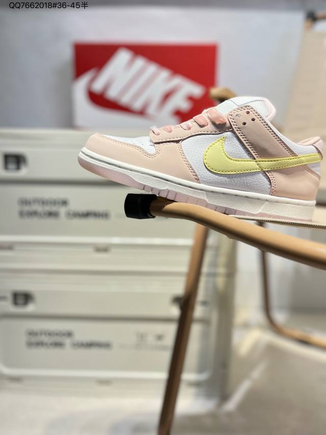 耐克Nike Dunk Low 板鞋Sb系列经典百搭休闲运动板鞋加厚鞋舌的填充，使舒适性大大提升，同时也更方便穿脱中底部分则加入了脚感柔软舒适Zoomair气垫