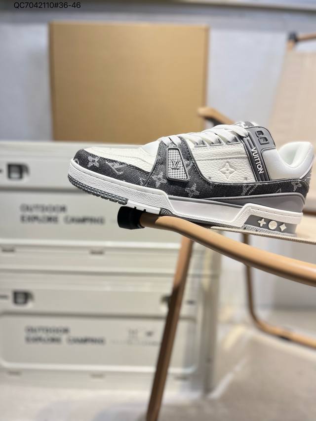 双层礼盒 路易威登 Louis Vuitton Lv路易威登板鞋 新款 Lv Trainer最新配色运动鞋 L家 篮球鞋风格运动鞋 该鞋由艺术总监 Virgil