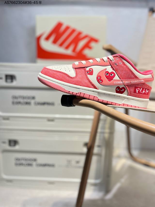 Nk Dunk Low Cdg联名 三方联名 Sb低帮休闲板鞋 #美国著名户外品牌与日本东京设计师川久保玲Cdg联合打造街头滑板鞋，有北面雪山简约的风格，还有C
