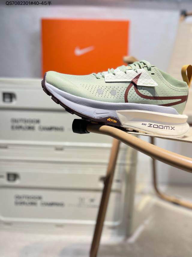 Nikezegamatrailzoomx 户外越野跑步鞋 厚底增高老爹鞋越野跑步鞋，采用出众回弹的 Zoomx 泡绵中底，助你征服陡峭山脊和嶙峋山岩，一路从容登