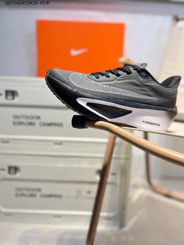 Nike Zoomx Invincible Run Flyknit 6 轻量跑鞋 飞织低帮休闲运动慢跑鞋 厚底增高 老爹鞋 此鞋专为短跑运动员而生 是为 5 至