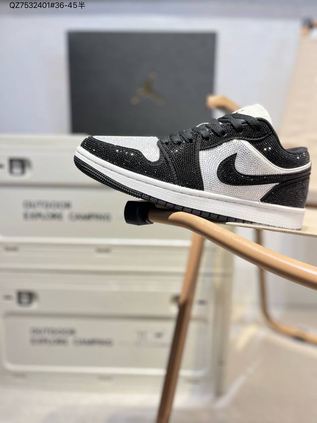 周身满钻点缀，奢华耀眼定制配色！耐克Nike Air Jordan 1 Low Swarovski Crystals Aj1乔丹一代系列低帮经典复古文化休闲运动