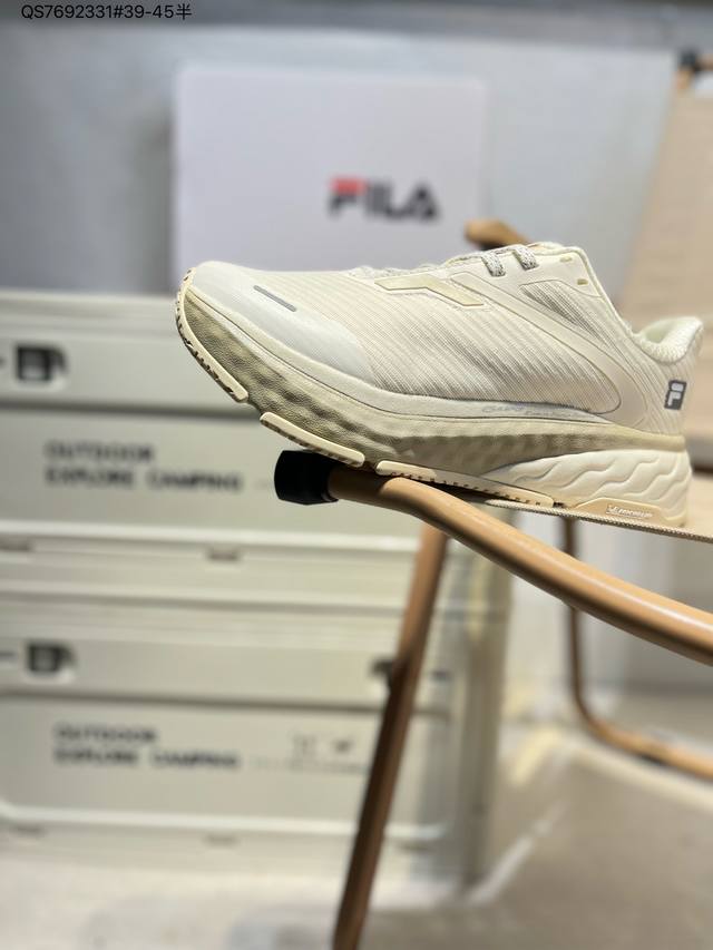 Fila Fusion 斐乐 潮牌低帮运动休闲鞋 Filafusion主要以时尚运动文化 跨界联名为主 结合当下广受欢迎的滑板街篮 棒球、骑行等时尚运动 运用拼