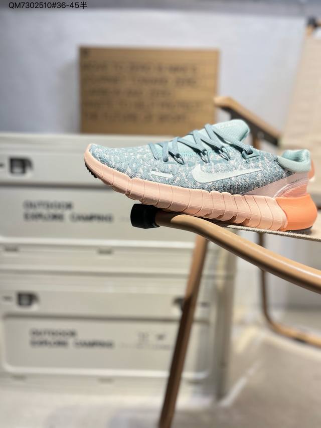 Nike Free Run 5.0 耐克 赤足5.0 轻便透气运动跑步鞋 类似袜子的Nike Free Run 5.0由至少20%的可回收材料制成，旨在从跑步过