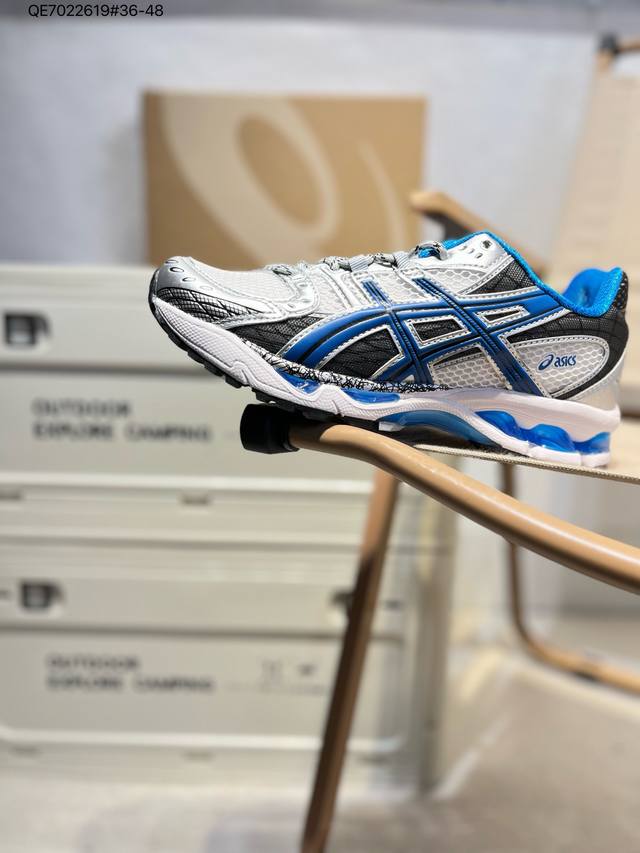 Asics Gel-Nimbus 10.1亚瑟士经典跑鞋 如今机能风和户外风吹得正劲，便是主打“Urban Outdoor机能越野风格”，城市和户外场景都能轻松