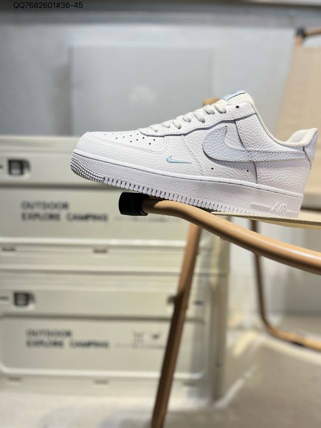 耐克 Nike Air Force 1 '07空军一号 百搭休闲运动板鞋。柔软、弹性十足的缓震性能和出色的中底设计，横跨复古与现代的外型结合，造就出风靡全球三十