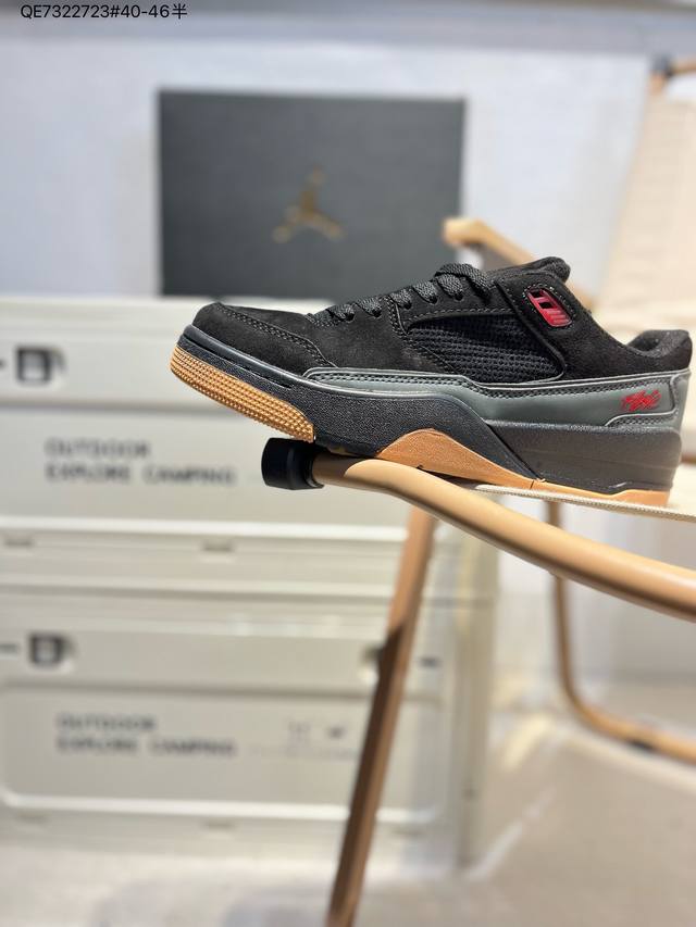 耐Nike Air Jordan 4 Retro Og 中帮 迈克尔 乔丹Aj4代乔4 复古休闲运动文化篮球鞋。秉承轻量化的速度型篮球鞋设计思想完成设计，降低重