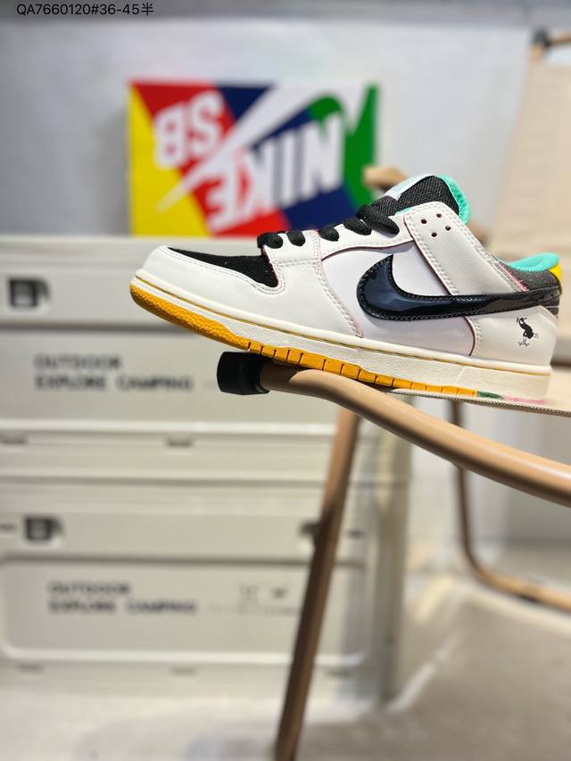 耐克Nike Dunk Low 板鞋Sb系列经典百搭休闲运动板鞋加厚鞋舌的填充，使舒适性大大提升，同时也更方便穿脱中底部分则加入了脚感柔软舒适Zoomair气垫