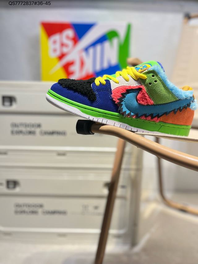 耐克Nike Dunk Low 板鞋Sb系列经典百搭休闲运动板鞋加厚鞋舌的填充，使舒适性大大提升，同时也更方便穿脱中底部分则加入了脚感柔软舒适Zoomair气垫