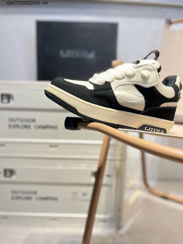 方”得始终 Liiiili品牌推出Spuare Foot系列 为青春喝彩 Liiiili坚信年轻人不应被社会和现实打磨“圆滑”，应而坚持他们独有的“锐利”特质